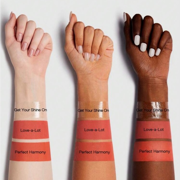 SHEGLAM X Care Bears Share A Smile Lip Set 3 Pcs/Set High Shine Finish Lip - Picture 8 of 9